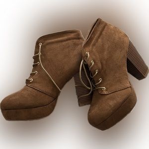 Forever women’s size 10 lace up heels